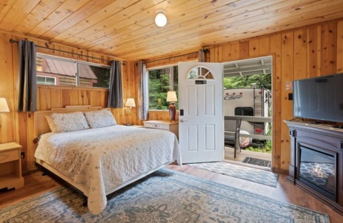 Boulder Creek Hotel | Masoods Room - Masoods Lodge