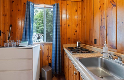 Boulder Creek Hotel | Masoods Room - Masoods Lodge