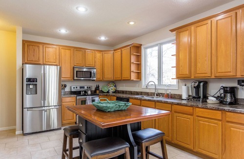 Massanutten House | Massanutten Retreat with Screened Porch & Media Room!