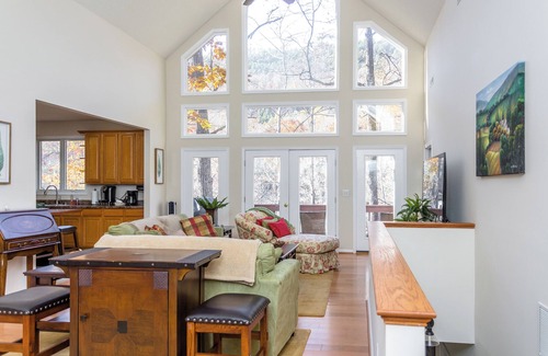 Massanutten House | Massanutten Retreat with Screened Porch & Media Room!