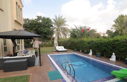 Dubai Villa | Massive 5 Bedroom Luxury Villa Private Pool and 5 Min Drive to Jumeriah Walk