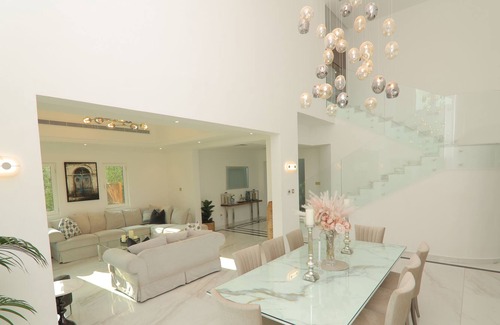 Dubai Villa | Massive 5 Bedroom Luxury Villa Private Pool and 5 Min Drive to Jumeriah Walk