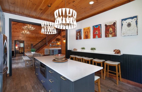 Pittman Center Cabin | Massive 6BR Mountain Home Views Pool and Double Hot Tubs