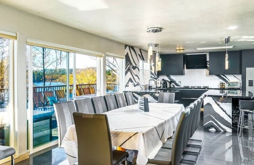 Groveland House | Massive 8 bedroom on the lake!