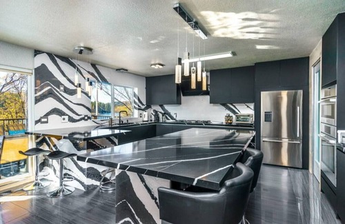 Groveland House | Massive 8 bedroom on the lake!