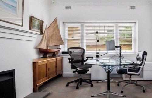 Elwood Apartment | Massive Mitford! Large, Luxurious 1st Class 4 Bdrm