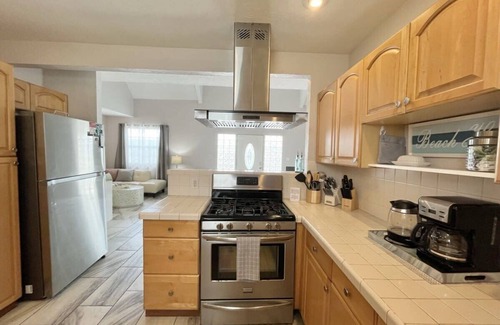 Tropic House | Massive Property With Pool Perfect for Big Groups