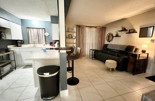 Tropic House | Massive Property With Pool Perfect for Big Groups
