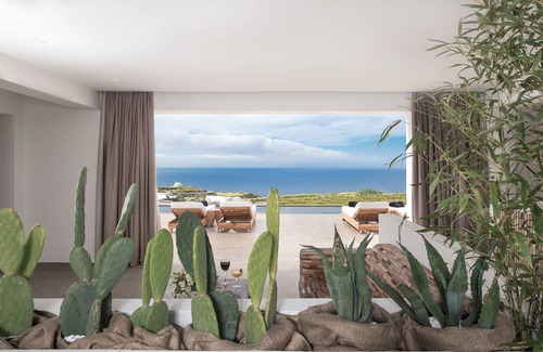 Oia Villa | Master Santorini Villa | 4 Bedrooms | Villa Paradiso Marino | Private Heated.