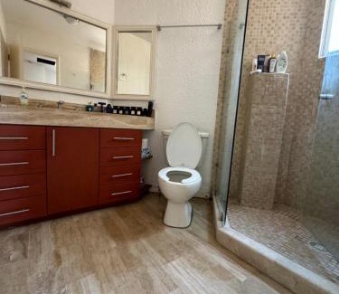 Zona Hotelera House | Master Suite In Beach House Pok