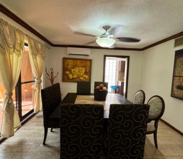 Zona Hotelera House | Master Suite In Beach House Pok