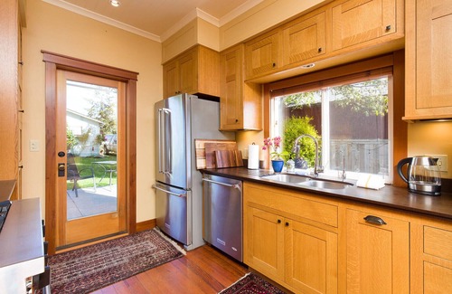 Blue Lake House | ☀️Masterfully Crafted Home In Sunny Blue Lake- Elegant Comfort, Outdoor Pool Table