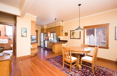 Blue Lake House | ☀️Masterfully Crafted Home In Sunny Blue Lake- Elegant Comfort, Outdoor Pool Table