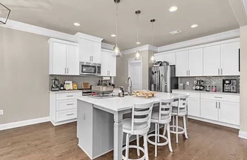 Evans House | Master’s Golf Rental, NO FEES, Sleeps 8, Pool, Parks, Walking Trail, Restaurants