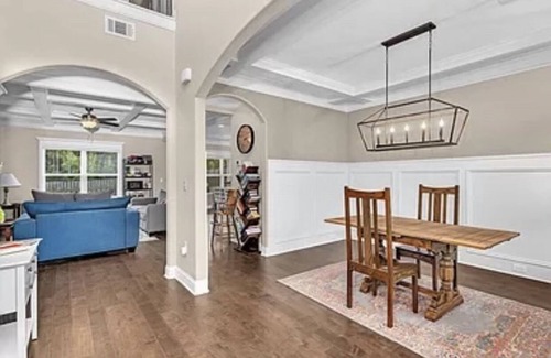 Evans House | Master’s Golf Rental, NO FEES, Sleeps 8, Pool, Parks, Walking Trail, Restaurants