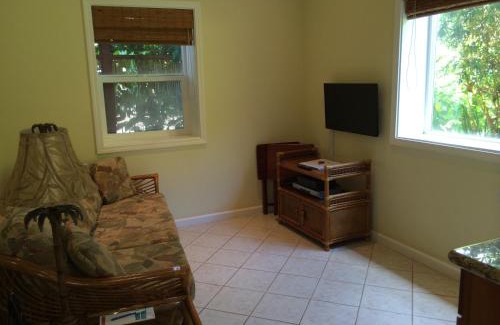Kahana Bed & Breakfast | Maui Beach House B & B