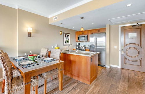 Honokowai Condo | Maui Resort Rentals: Honua Kai Konea 924 - Upgraded 9th Floor 1BR w/Partial Ocean and West Maui Mountain Views