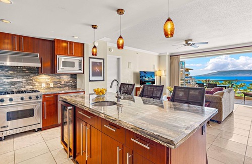 Honokowai Condo | Maui Resort Rentals: Honua Kai – 5 Total Bedrooms, 6th Floor Stunning Deluxe Ocean and West Maui Mountain Views!
