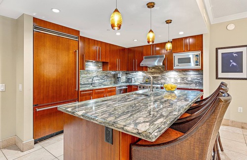 Honokowai Condo | Maui Resort Rentals: Honua Kai – 5 Total Bedrooms, 6th Floor Stunning Deluxe Ocean and West Maui Mountain Views!