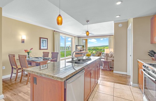 Honokowai Condo | Maui Resort Rentals: Honua Kai – 5 Total Bedrooms, 6th Floor Stunning Deluxe Ocean and West Maui Mountain Views!