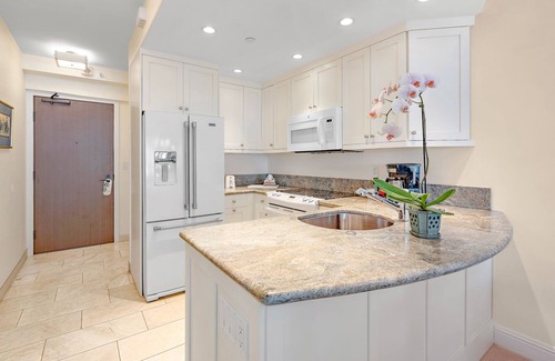 Kaanapali Condo | Maui Resort Rentals: The Whaler 563 - Gorgeous 5th Floor Studio w/Fantastic Pacific Ocean Views!