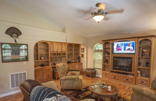 Choestoe House | Maxwelton is a Beautiful 2 bedroom 1 1/2 bath with internet and river access