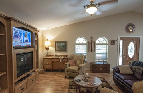 Choestoe House | Maxwelton is a Beautiful 2 bedroom 1 1/2 bath with internet and river access