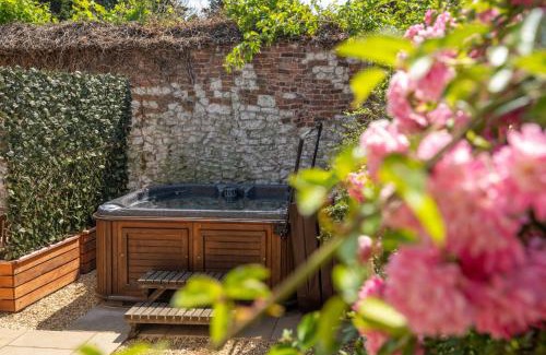 Titchwell House | May Cottage & In Focus