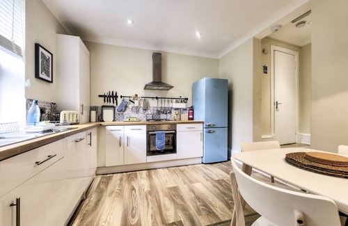 Glasgow Westend Apartment | Maya's Glasgow Holiday Homes