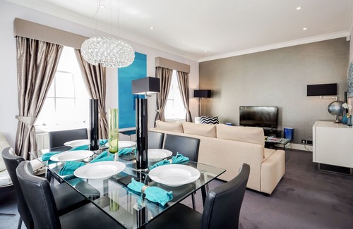 Mayfair Apartment | MAYFAIR · ✪ King Bed Duplex with A/C ✪: 5-Star Stay in Mayfair