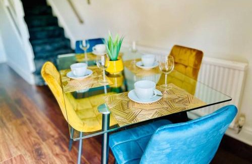 Birmingham Apartment | Mayfair Place - Cosy 3 Bedroom House with Free Parking