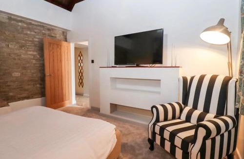 Crudwell House | Mayfield Cottage