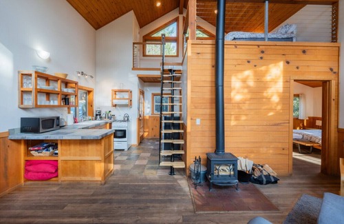 Ashland Cabin | Mayfield Gardens Cabin w/Jacuzzi and Wood Stove at Green Springs Inn