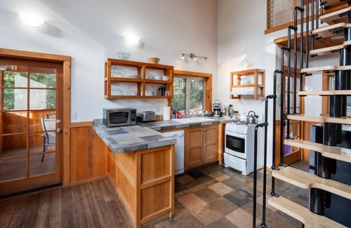 Ashland Cabin | Mayfield Gardens Cabin w/Jacuzzi and Wood Stove at Green Springs Inn