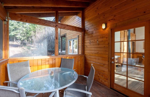 Ashland Cabin | Mayfield Gardens Cabin w/Jacuzzi and Wood Stove at Green Springs Inn