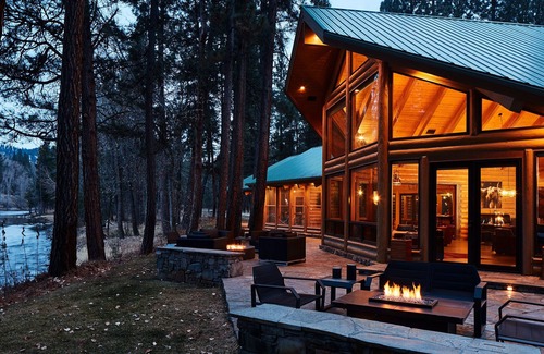 Grantsdale Cabin | Mayfly Cabin Room at TBMC