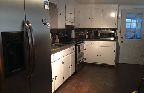 Bedford Cottage | Mayhew Farms Cottage - Breathtaking Mt. Views Overlooking Pond & Horses