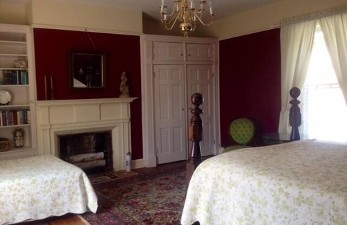 Buckingham House | Maysville Manor Bed & Breakfast