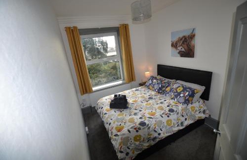 Salisbury Apartment | Maytree 2 Bed Apartment - STAYSEEKERS