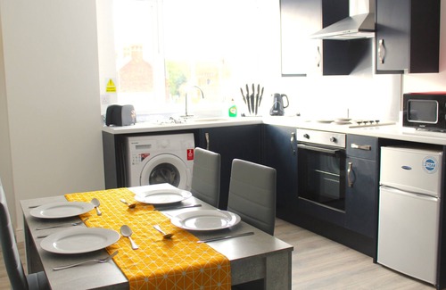 Hull House | Maze Apartments and rooms