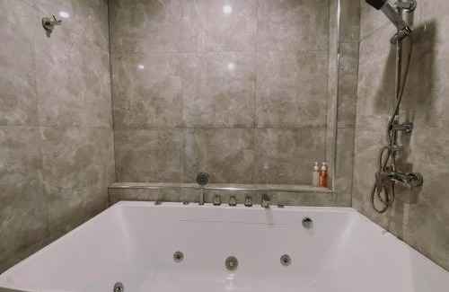 Kamphaeng Phet House | Maze Pool Villa Resort