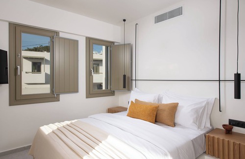 Naousa Hotel | Mazee Paros