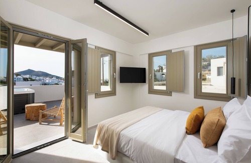 Naousa Hotel | Mazee Paros