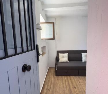 Old Town Apartment | Mazuelo - Harbor's Light