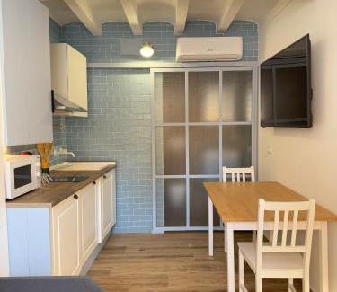 Old Town Apartment | Mazuelo - Harbor's Light