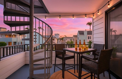 Mission Beach Apartment | MB High Floor Home by Sand with Parking space! n