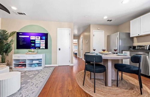 Mission Beach Apartment | MB Oceanviews and Rooftop Deck 2BR w/Parking