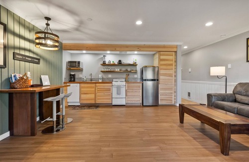 Century West Condo | MBV 120 | Mt Bachelor Village Resort, pool hot tub, fully remodeled