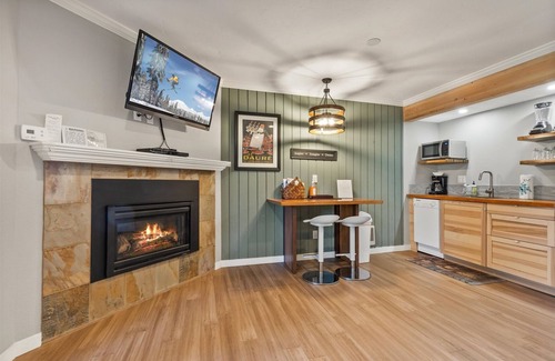 Century West Condo | MBV 120 | Mt Bachelor Village Resort, pool hot tub, fully remodeled