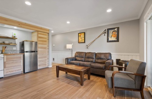 Century West Condo | MBV 120 | Mt Bachelor Village Resort, pool hot tub, fully remodeled